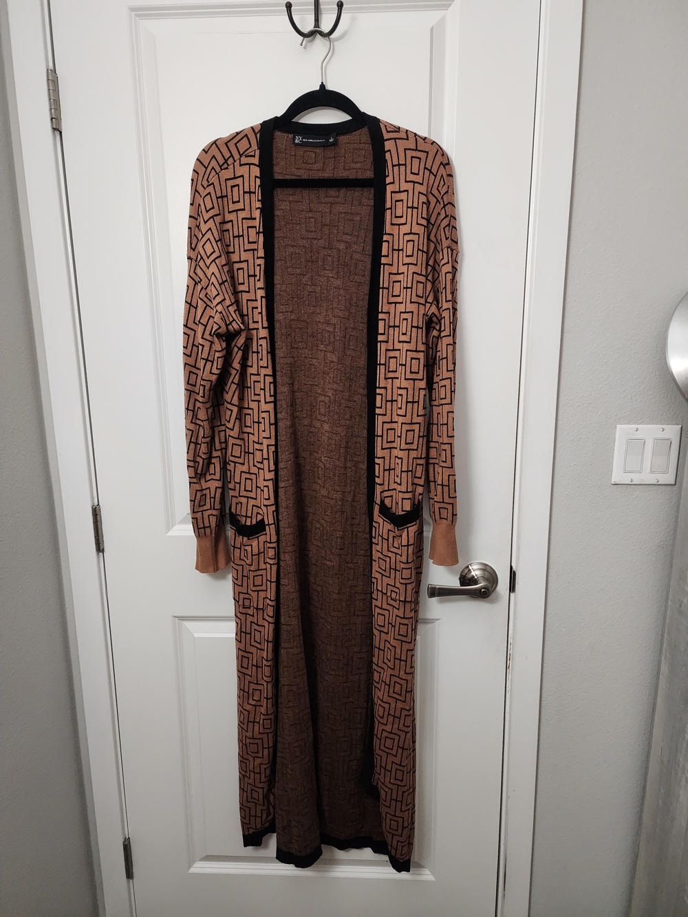 5/$30 New York & Company Brown & Black Geometric Knit Cardigan